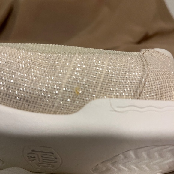 NWT Hey Dude Women’s Savannah Natural Gold Lightweight Slip-on Sneaker Size 7 - Picture 11 of 15